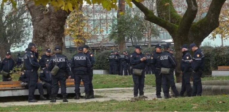 Votohet per imunitetin e Berishes, opozita proteste para Kuvendit